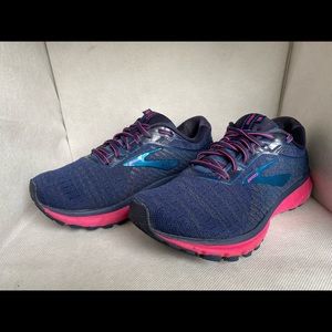 Women’s Brooks Ghost 12, Size: 8M